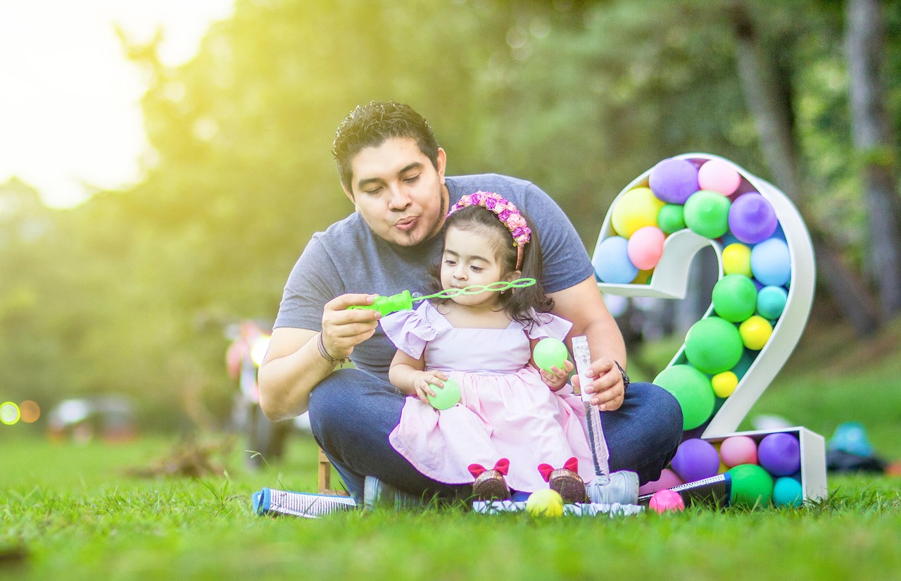 father and daughter, little girl, 2nd birthday, happy birthday, birthday celebration, birthday photoshoot, backyard, birthday party, childhood